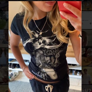 Lady gaga tröja - Lady gaga tröja perfekt till konserten som är snart! Har 9 st helt oanvända, i förpackningen, med olika tryck och olika storlekar. Hör av er för fler bilder om ni är intresserade😘