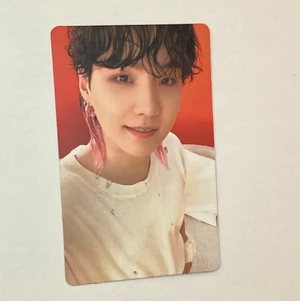 Suga photo card  - Suga butter photo Card  Äkta, inga defekter. Aven öppen för trade för NIKI photo card.  bara att skicka ett meddelande :) Jag packar sà säkert som möjligt & freebies tillkommer <3 50kr+12kr fakt     