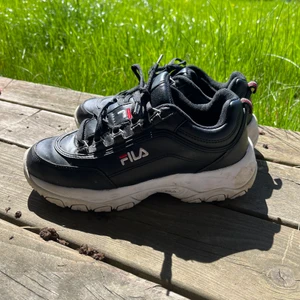 Fila skor storlek39 - Ett par fila skor i väldigt bra skick säljer dom pågrund av att dom är för små