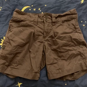 Bruna korta shorts  - Lite använda men i bra skick ganska korta 38/8