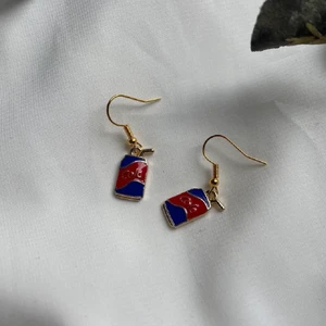 Örhängen - Örhängen med cola på för 10kr+13kr frakt 