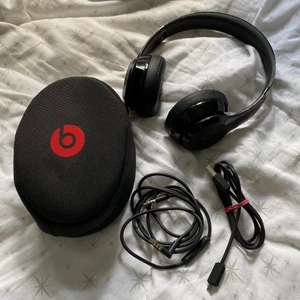 Beats Solo3 wireless on ear - Säljer mina beats som inte kommer till användning, funkar precis som nya. Kommer med fodral,laddare och AUX kabel