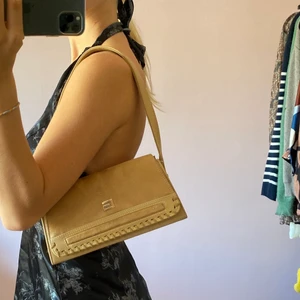 Väska - Säljer denna väskan, osäker på märke, men den är så fin