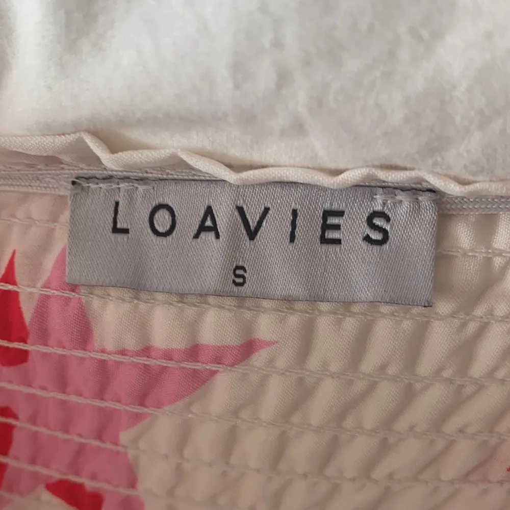Säljer denna supersöta volang kjolen ifrån Loavies åt en vän ❤️, super fin och i bra kvalite 💞 Storlek S. Kjolar.