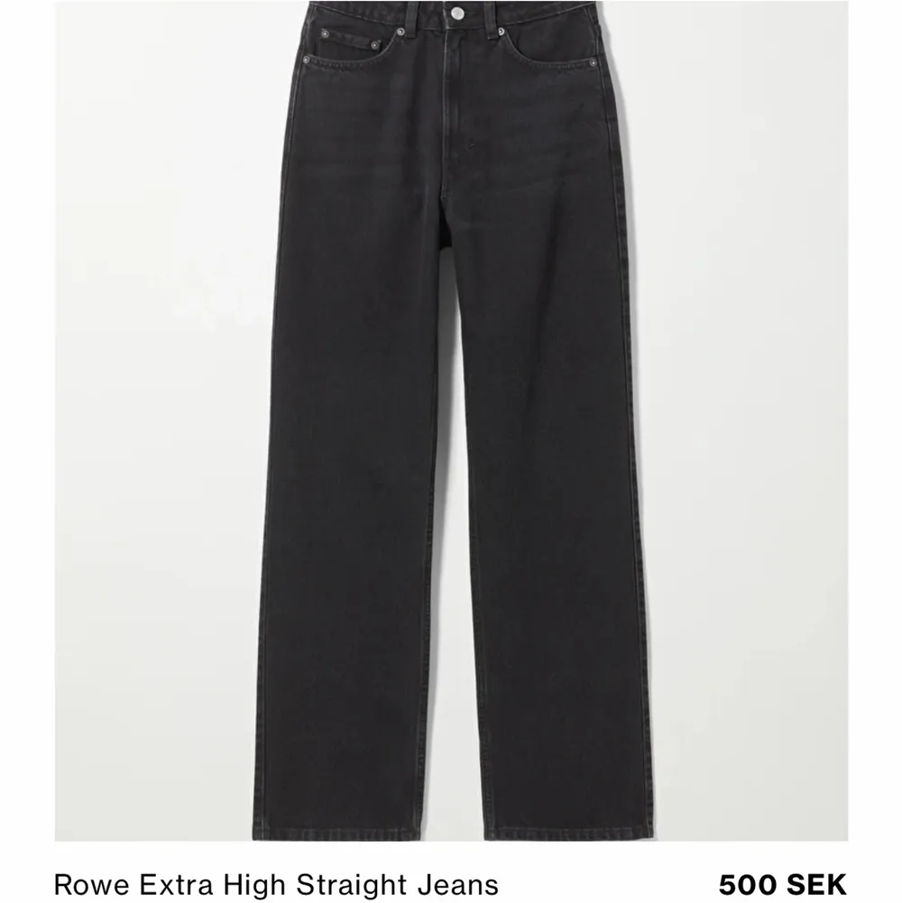 Jeans från weekday i den populära modellen ”rowe”/”row”. Använda en hel del men fortfarande i fint skick. Skriv om du har frågor eller vill se fler bilder!💕 Nypris 500kr men säljer för 150kr.. Jeans & Byxor.
