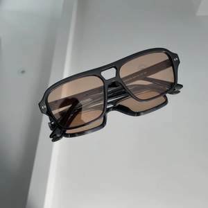 Trendiga solglasögon från märket Benyamins. Aldrig använda