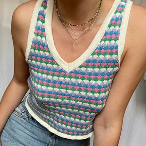 Virkad topp - Fint skick, storlek s. Perfekt till sommarens eller hösten med en topp under