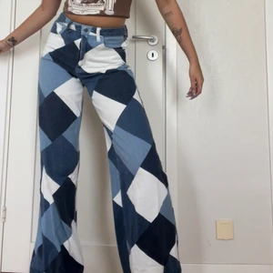 Coola mönstrade jeans  - Ger rabatt vid köp av flera plagg/accessoarer 🦋🦋 kolla min sida 💚