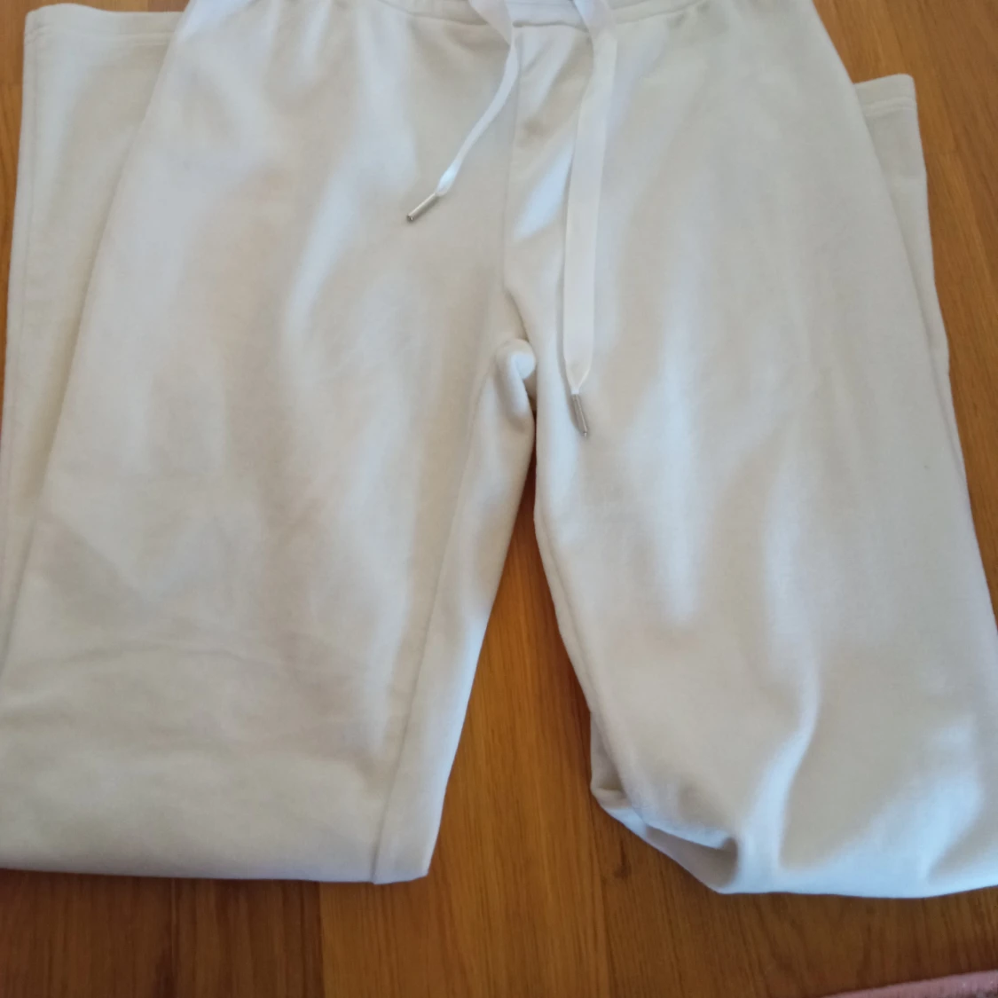 Gina tricot velourbyxor