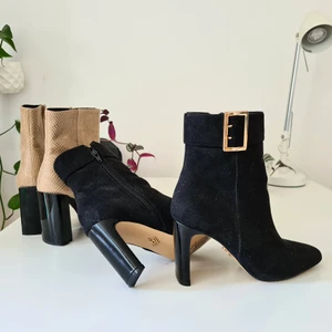 Klackskor i Mocca storlek 39 🖤 - Stilrena 10-centimeters Lipsy of London klackar och snygga detaljer får dig garanterat att glänsa på festen.   Storlek 39 🖤