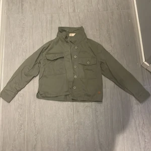 Kappahl  - Skick:Jättebra skick  Storlek:146 Färg:Grön