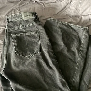 Weekday ace jeans  - Gråa jeans som är vidgade 