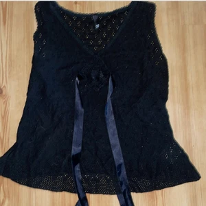 Linne - Ett fint svart linne tyvärr aldrig kommit till användning skriv vid intresse eller frågor 