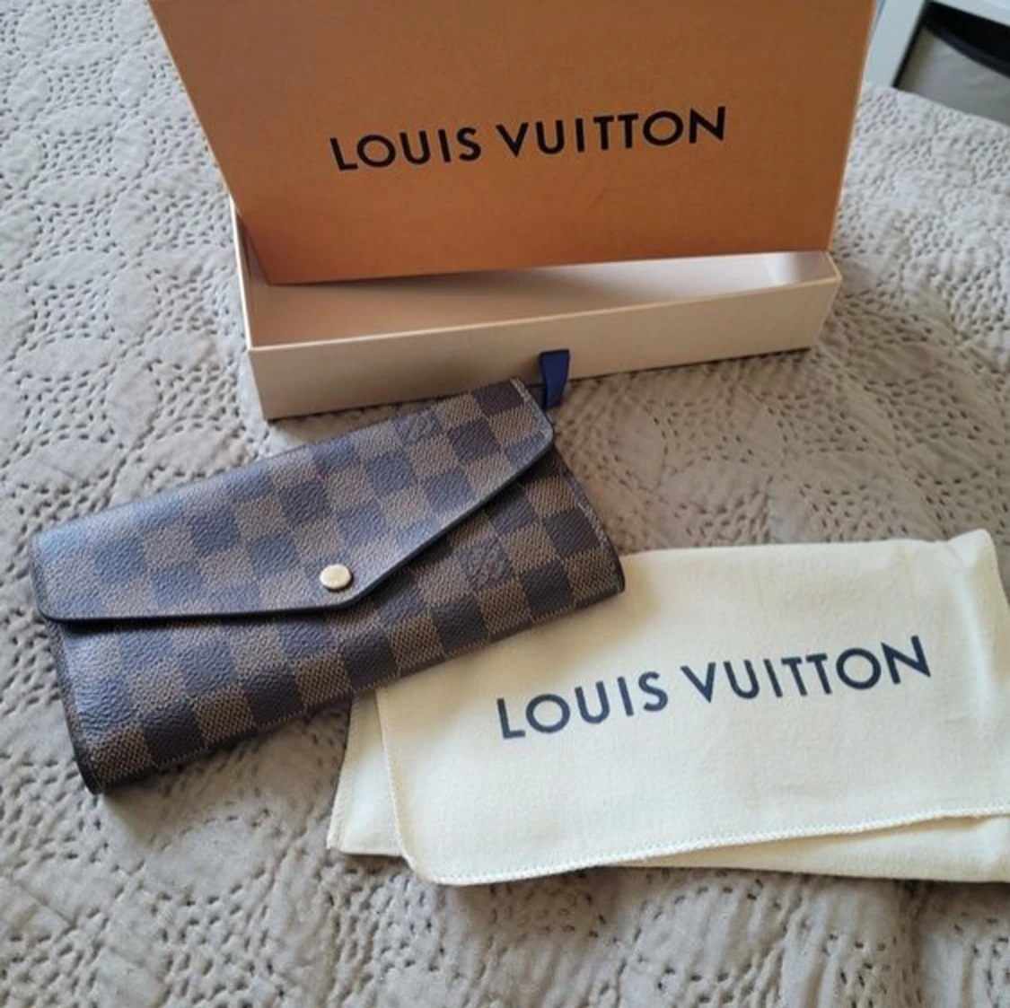 Sarah Louis Vuitton-väska, ex. Adidas-popperbyxor storlek M