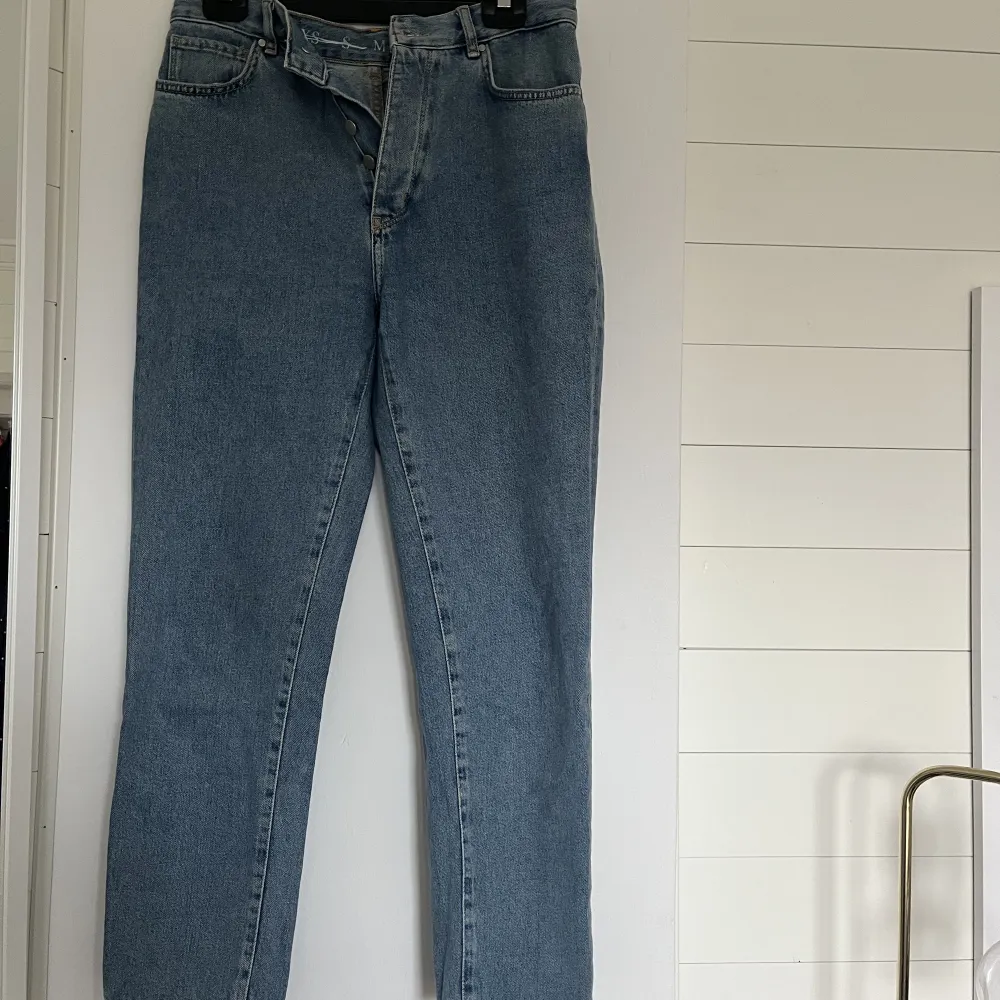 Använda jeans i gott skick från BikBok! . Jeans & Byxor.
