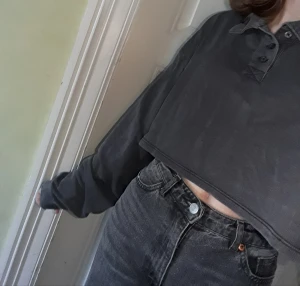 H&M Magtröja  - Söt magtröja från H&M i tunnt matrial. Långa ärmar för mig, men är också en storlek för stor. 