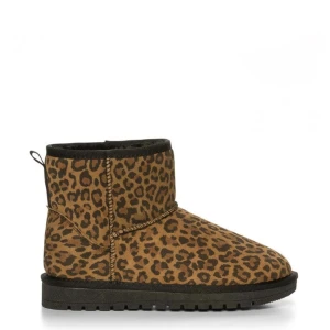 Uggs storlek 39 - Här är ett par liksnnde uggs skor ifrån skopunkten som min mamma köpte för ett år den, men har aldrig använt bara testat de eftersom att de inte riktigt var i min smak. Felfria och jätte mjuka inuti. Storlek 40. (ordpris 450kr) Köparen står för frakt🤗