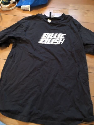 Billie Eilish tröja  - Billie Eilish t-shirt! Frakt tillkommer på 40kr ! 