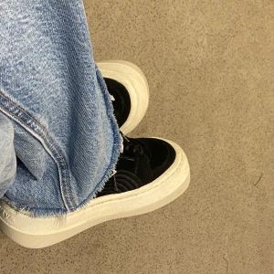 Eytys sonic skor - Hej! Jag säljer mina älskade eytys sonic skor för 600 kr❤️‍🔥 De är använda men är ff i bra skick och har inga defekter alls. Skriv till mig för fler bilder🥰 frakten tillkommer💌 