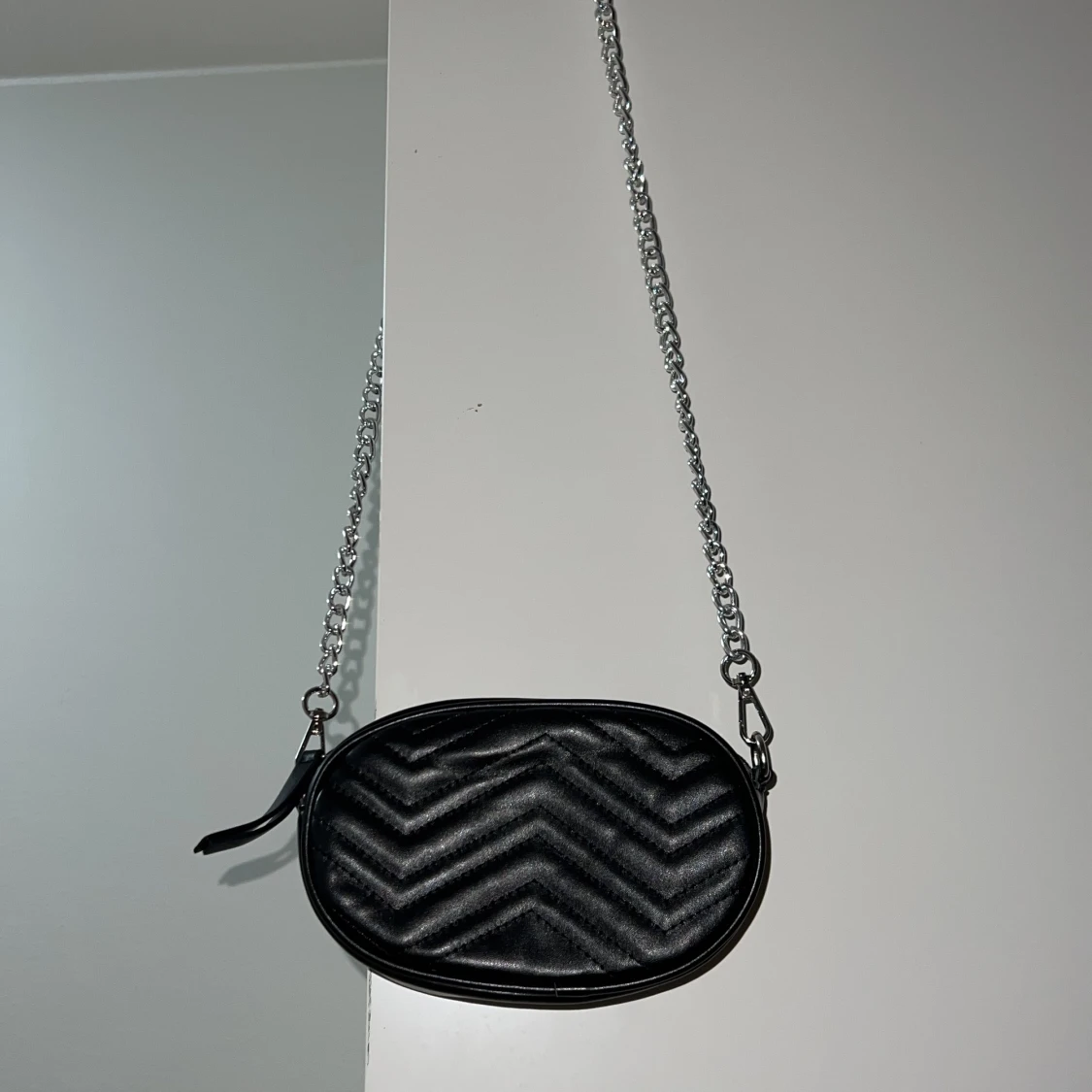 Svart liten väska 