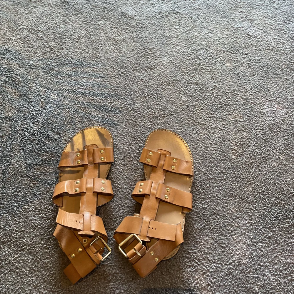 Jätte fina sandaler från chloé som knappt är använda och i nyskick. Pris kan diskuteras💜. Skor.