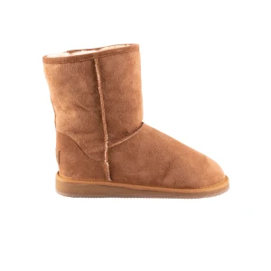 Uggs  - Säljer mina bruna uggs (ej äkta)  de är från shepherd, har haft de något år inte ändvänt så mycket. (Original pris 1200)