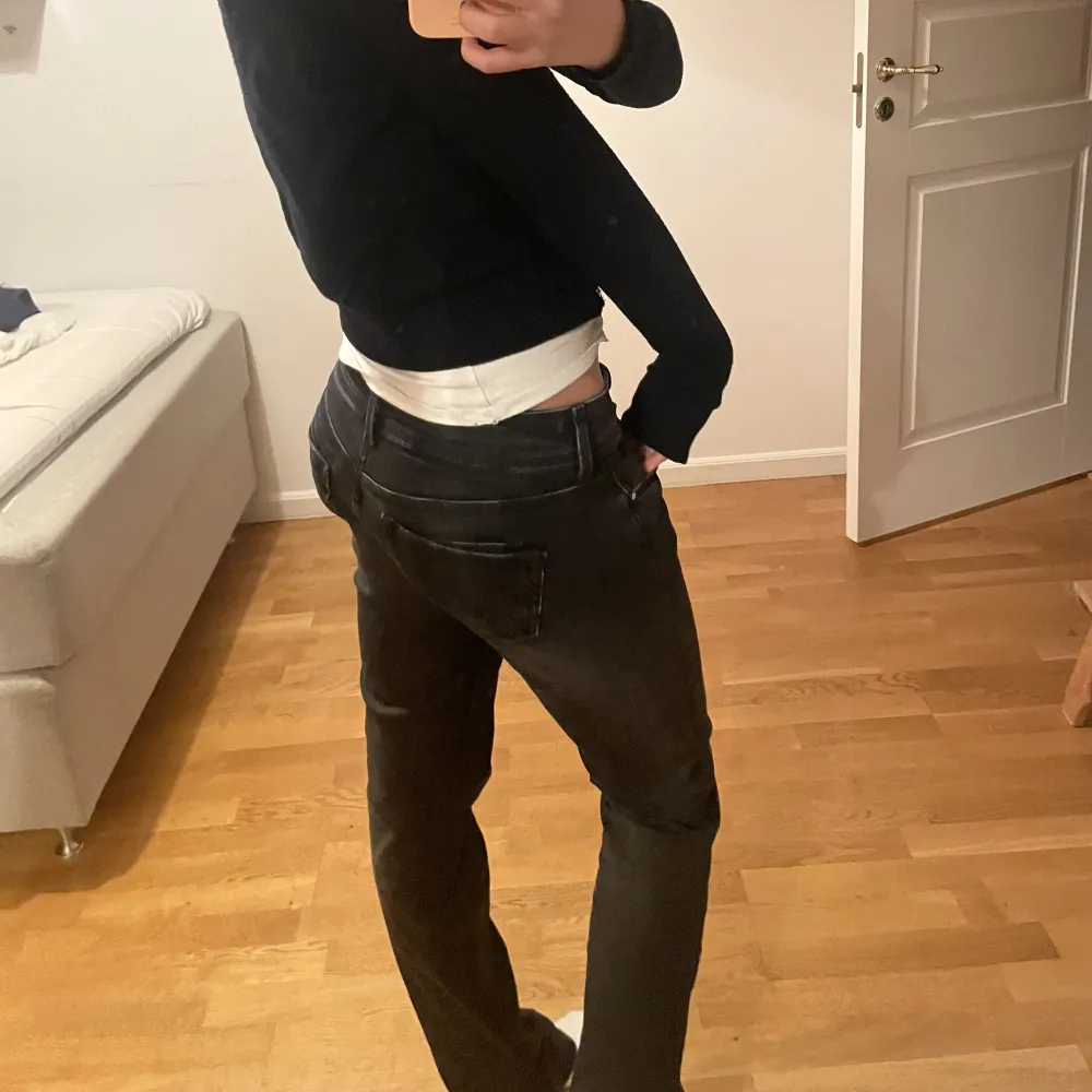 Lågmidjade raka jeans från Pepe💖Storlek W28L34. Jag är 170cm lång och de passar mig perfekt. Jeans & Byxor.