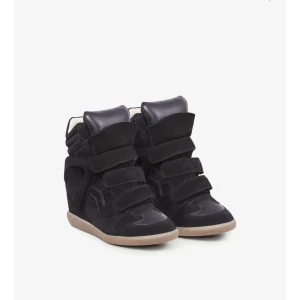 Isabell marant  - Säljer mina knappt använda isabell marant skor i storlek 37. Inköpt för 2 år sedan för 5200:- Hämtas i Stockholm eller skickas. Betalas via Swish. 