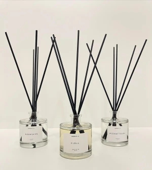 Doftpinnar - Mitt UF- företag säljer doftpinnar i en stilren design som passar alla hushåll! Våra produkter är inspirerade av norrländska sevärdheter för att hylla den fantastiska naturen🌲 Skriv privat för beskrivning av de olika dofterna!