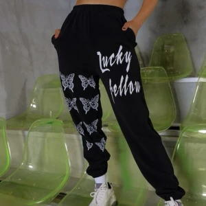 Mjukisbyxor  - Mjukisbyxor från Shein. Köpte för 139kr och säljer för 60kr + frakt (57kr). 