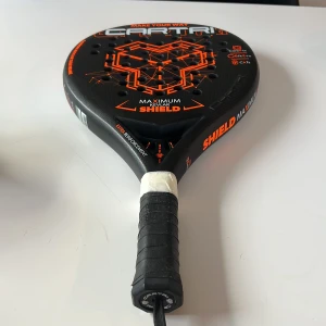 Padelrack - Säljer mitt padel rack som e sparsamt använt. Ny pris 3500kr, säljs för 1200kr. 