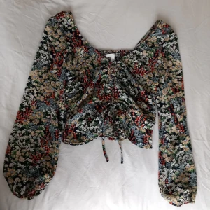 H&m top - Top från h&m.  Använd 1 gång. Strl S
