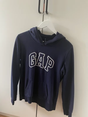 Gap hoodie - Bra skick, storlek m men upplevs lite mindre, från gap