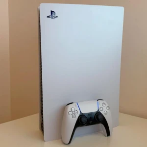 Playstation 5 - Säljer min playstation 5 för har inte tid för att spela. Om någon vill ha den skriv till mig