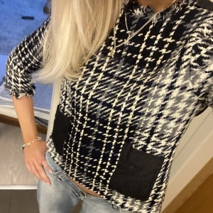 Topp - Sååå snygg tröja från zara, aldrig använd❤️