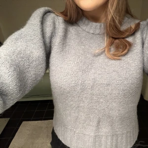 Stickad tröja - Säljer denna stickade tröja från Lindex i storlek S då den blivit för liten