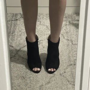 High heels with open toe and heel - Size 40 