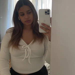 Vit topp  - Vit topp i storlek M