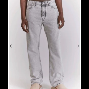 Hope jeans  - Gråa jeans från hope i storlek 32. De är helt oanvända och köptes för 1600kr, brukar vara slutsålda. Skriv vid frågor🥰