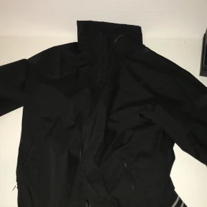 Etirel vindbrytar jacka - i nyskick helst kontant men kan möjligtvis ta swish