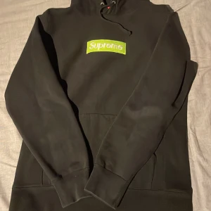 Supreme box logo Black/lime size S - Använd några gånger, köpt från depop 2019