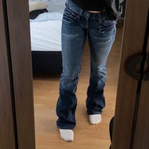 Jeans - Väldigt Lågmidjade Bootcut jeans. 200kr Skriv för mått. Frakt 66kr