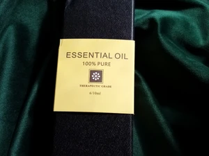 Essential oil - Lavendel, teatree, sweet orange, pepper mint, lemon grass, eucalyptus. Har testat ett par droppar av varje, inprincip nya. Köptes för 1år sedan. Nypris 170kr.