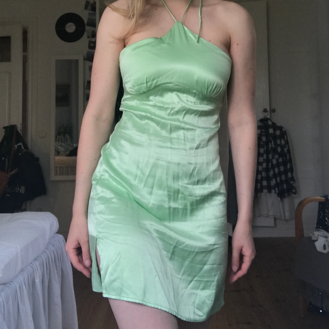 Grön satinklänning från Bershka storlek S