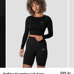 Tränings topp - En snygg tränings topp som knappt kommit till användning! I mycket fint skick! Strl M Ord. Pris 399:-