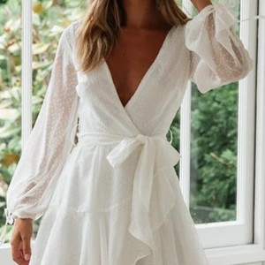 Dennis Maglic Kyra - Oanvände klänning, säljer eftersom jag köpte flera storlekar. Nypris 899 kr