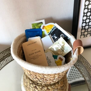 / Tester / Skincity / 23 st / Body Shop / Tony Lab / mm.  - Lite allt möjligt, foundations, handkräm i prover