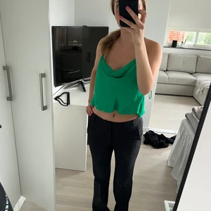 Grön zara topp - Topp från zara med prislapp kvar, storlek M