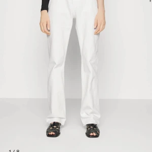 Tiger Of Sweden jeans  - Ett par beiga tiger of sweden jeans. Jeansen är knappt använda och säljer dom pga fel storlek nypris är 1250kr