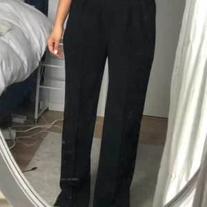 Långa kostymbyxor  - Superskönt, använd en gång men för långa för mig, jag är 165 cm 